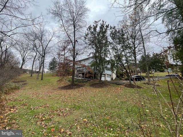 1622 GABLE DR, Coopersburg, PA 18036