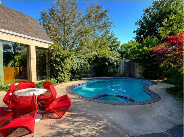 1710 Dorchester Drive, Oklahoma City, OK 73120