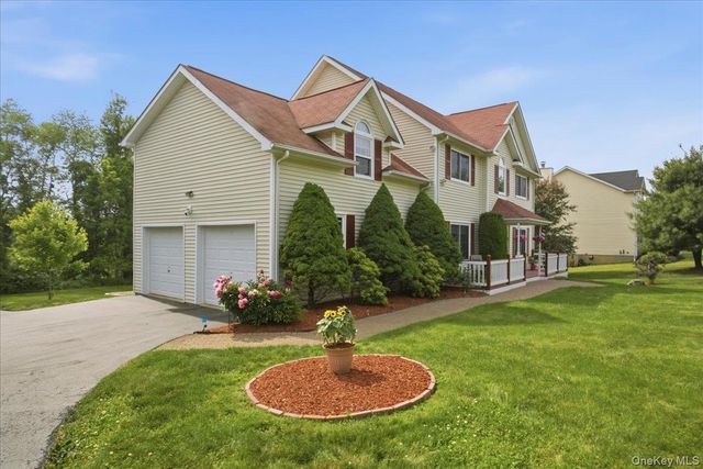 33 Gabriels Path, Poughquag, NY 12570