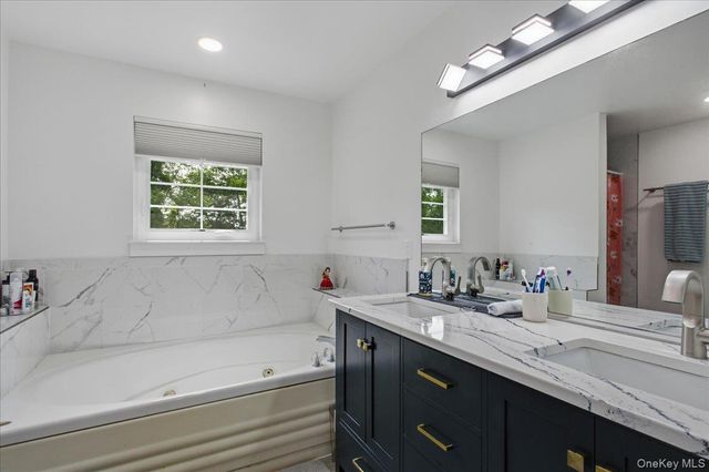 33 Gabriels Path, Poughquag, NY 12570