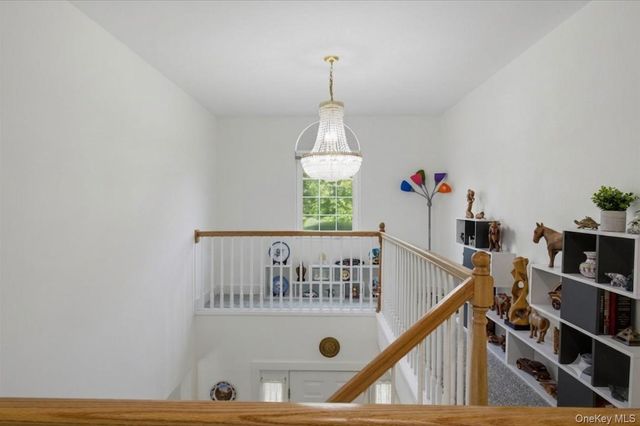 33 Gabriels Path, Poughquag, NY 12570