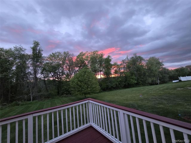 33 Gabriels Path, Poughquag, NY 12570