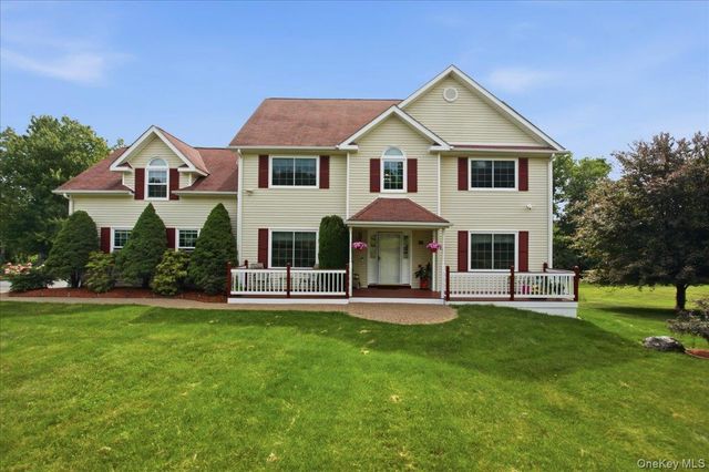 33 Gabriels Path, Poughquag, NY 12570