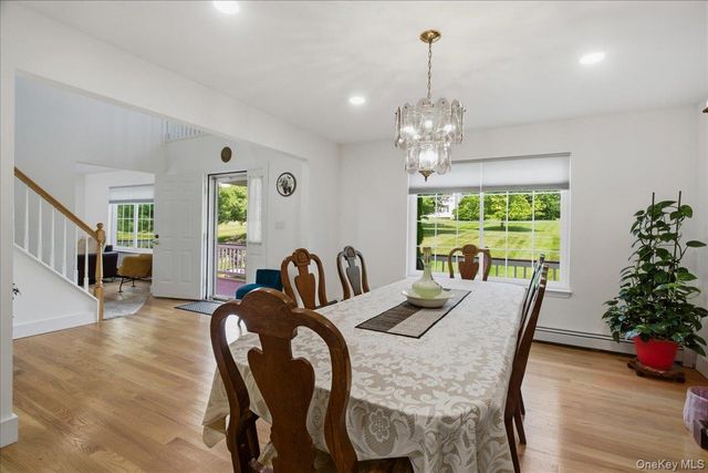 33 Gabriels Path, Poughquag, NY 12570