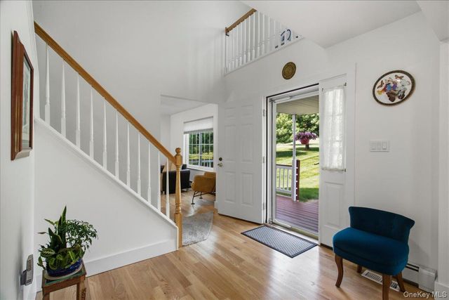 33 Gabriels Path, Poughquag, NY 12570