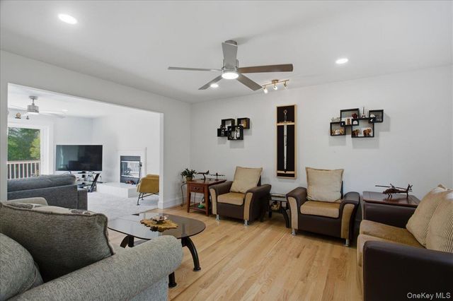 33 Gabriels Path, Poughquag, NY 12570