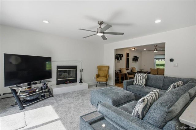 33 Gabriels Path, Poughquag, NY 12570