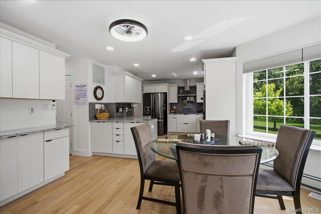 33 Gabriels Path, Poughquag, NY 12570
