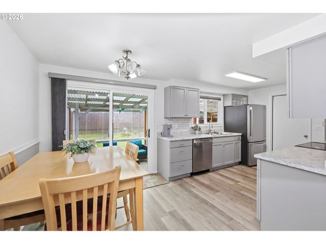 1125 DELROSE Dr, Springfield, OR 97477