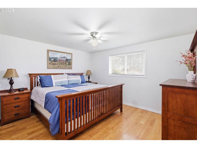 1125 DELROSE Dr, Springfield, OR 97477