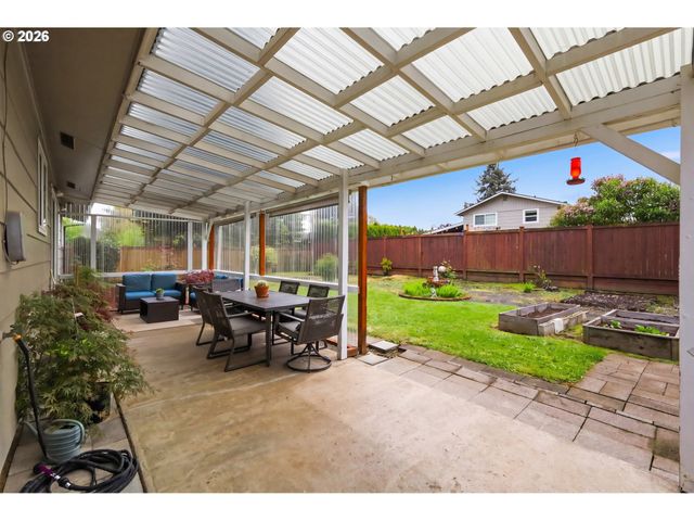 1125 DELROSE Dr, Springfield, OR 97477