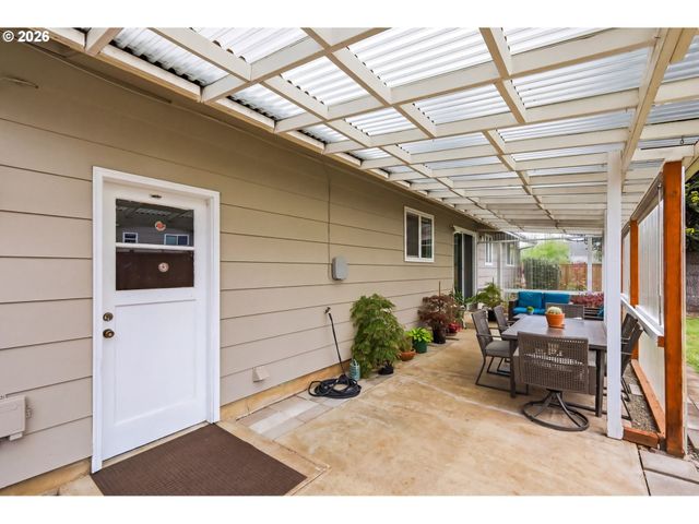 1125 DELROSE Dr, Springfield, OR 97477