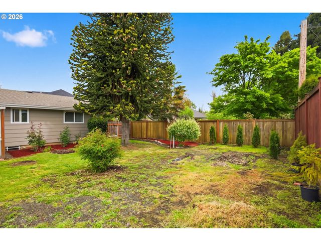 1125 DELROSE Dr, Springfield, OR 97477