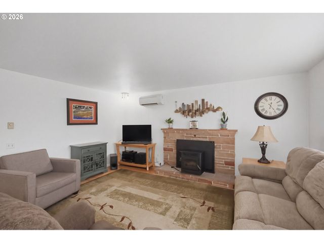 1125 DELROSE Dr, Springfield, OR 97477