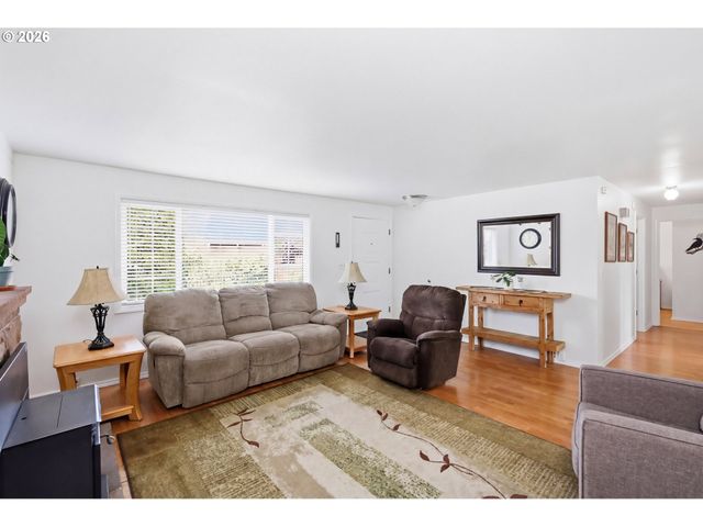 1125 DELROSE Dr, Springfield, OR 97477