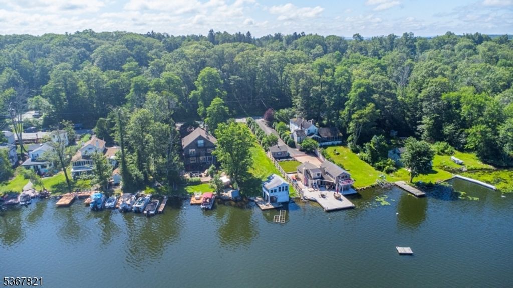 30 E Shore Culver Rd, Frankford Twp., NJ 07826