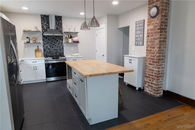 5517 Sterling Road, Hamburg, NY 14075