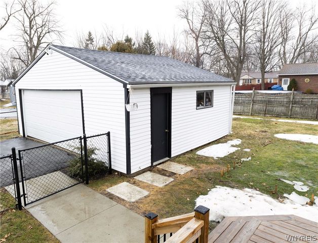 5517 Sterling Road, Hamburg, NY 14075