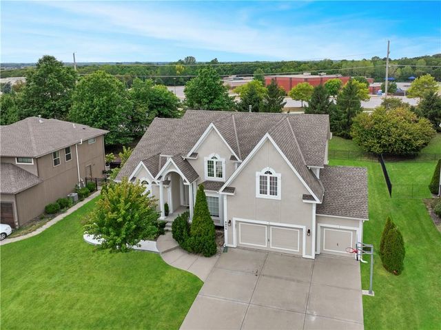 9020 N Oxford Avenue, Kansas City, MO 64157