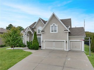 9020 N Oxford Avenue, Kansas City, MO 64157