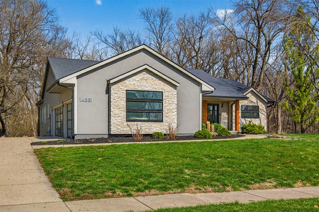 14881 Woodcrest Drive, Clive, IA 50325