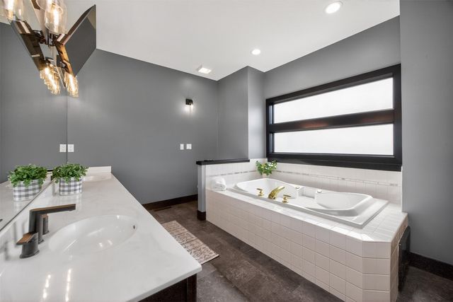 14881 Woodcrest Drive, Clive, IA 50325