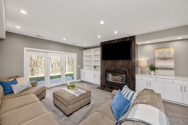 14881 Woodcrest Drive, Clive, IA 50325