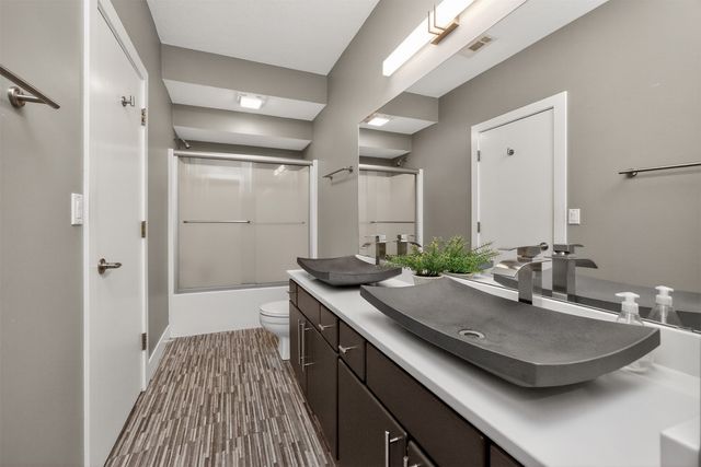 14881 Woodcrest Drive, Clive, IA 50325