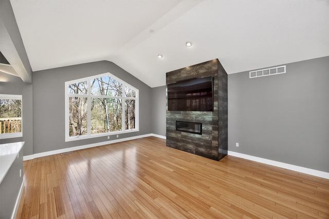 14881 Woodcrest Drive, Clive, IA 50325