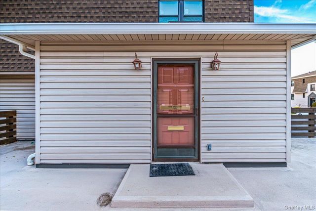 1329 Broadway Q10, Hewlett, NY 11557