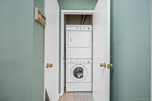 1329 Broadway Q10, Hewlett, NY 11557