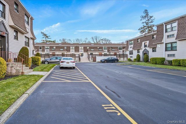 1329 Broadway Q10, Hewlett, NY 11557