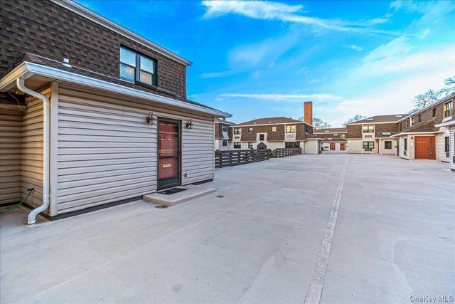 1329 Broadway Q10, Hewlett, NY 11557