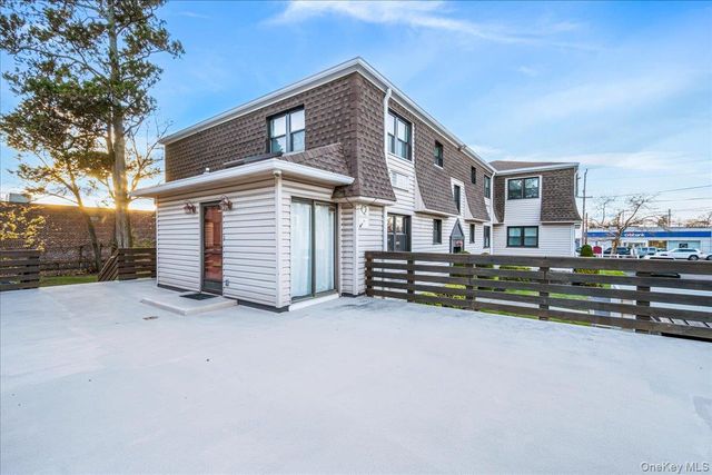 1329 Broadway Q10, Hewlett, NY 11557