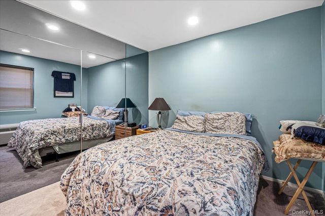 1329 Broadway Q10, Hewlett, NY 11557