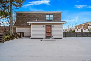 1329 Broadway Q10, Hewlett, NY 11557