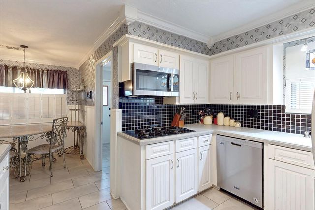 2106 S Memorial Court, Pasadena, TX 77502