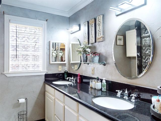 2106 S Memorial Court, Pasadena, TX 77502