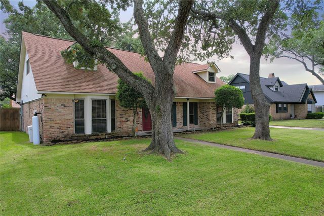 2106 S Memorial Court, Pasadena, TX 77502