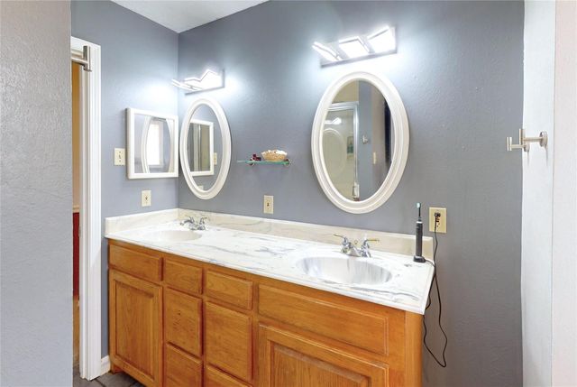 2106 S Memorial Court, Pasadena, TX 77502