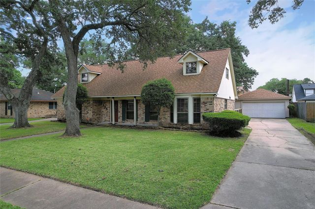 2106 S Memorial Court, Pasadena, TX 77502