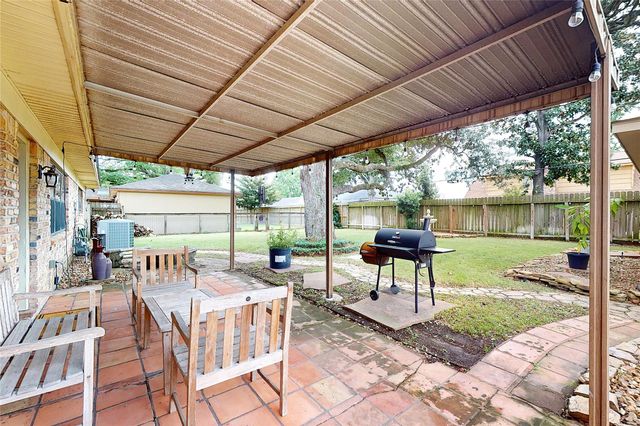 2106 S Memorial Court, Pasadena, TX 77502