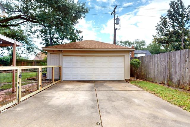 2106 S Memorial Court, Pasadena, TX 77502