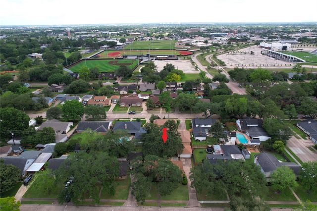 2106 S Memorial Court, Pasadena, TX 77502