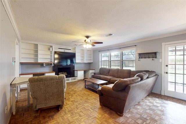 2106 S Memorial Court, Pasadena, TX 77502