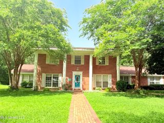 588 Robin Road, Grenada, MS 38901