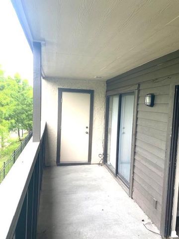 3075 Walnut Bend Lane 23, Houston, TX 77042