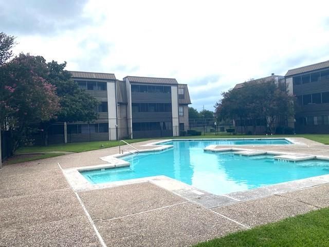 3075 Walnut Bend Lane 23, Houston, TX 77042