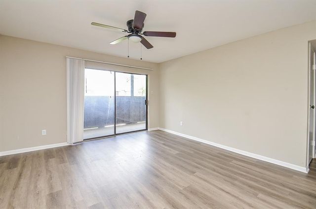 3075 Walnut Bend Lane 23, Houston, TX 77042