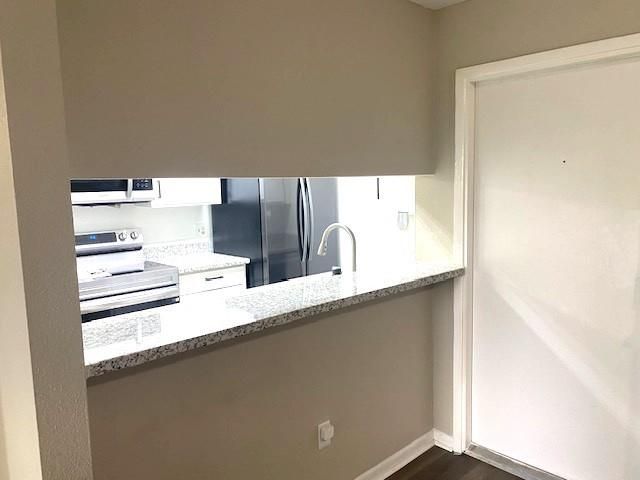 3075 Walnut Bend Lane 23, Houston, TX 77042